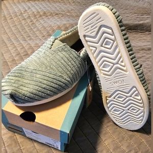 Tom's alpargata shoes